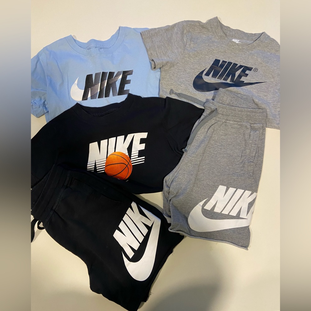 NIKE size small Shorts & T-Shirts